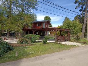 Cabaña en el Bosque Peralta Ramos, Mar del Plata, 4/5 huespedes.